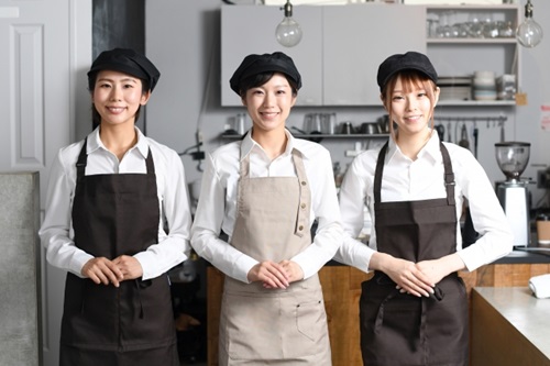 カフェのユニフォーム・制服はどう選ぶ？